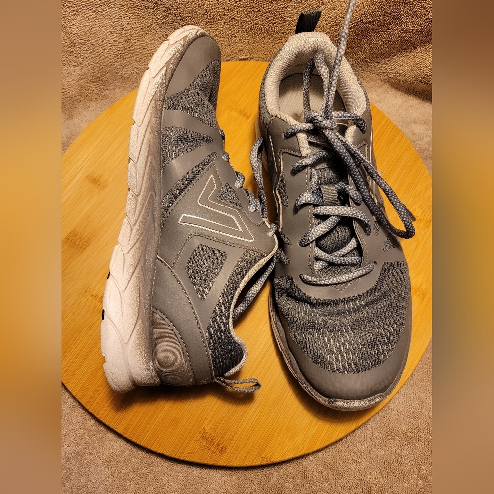 Vionic 335 miles athletic shoes size 7 1/2 in gray and white